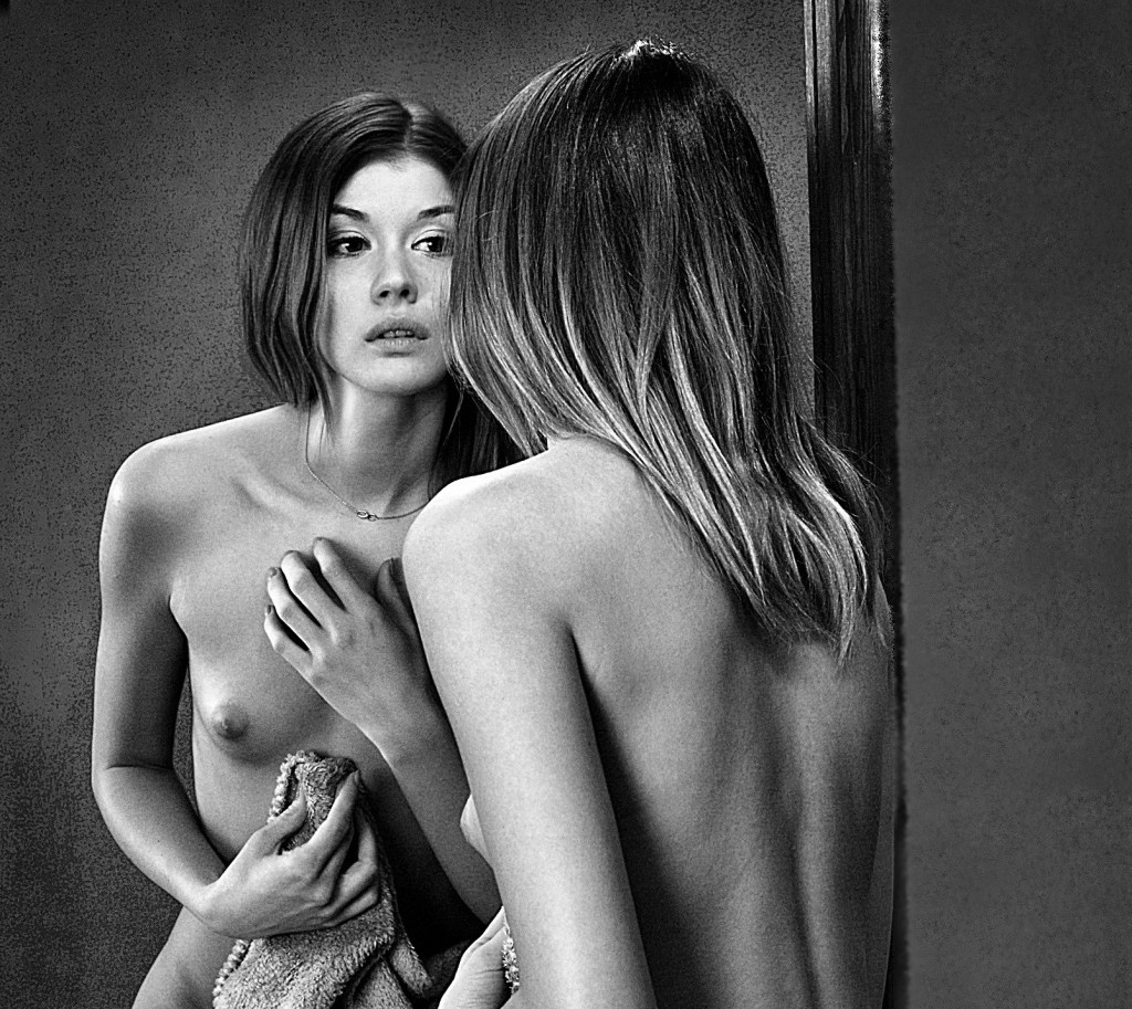 El Whisky, El Poeta, El Espejo Y La&nbsp;Flor