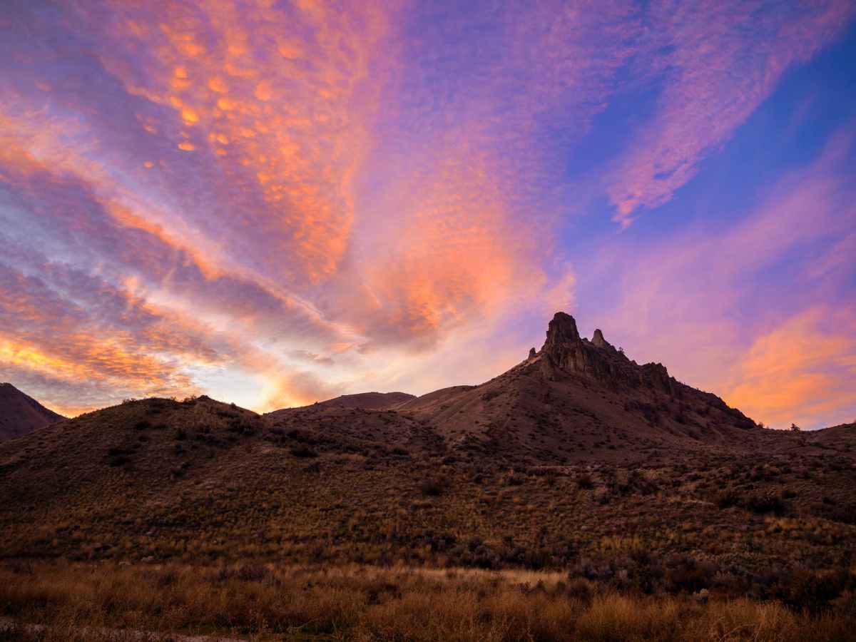 A los pies de una&nbsp;montaña