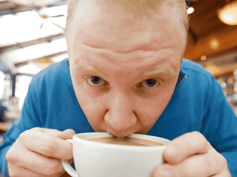 Reflexión metafísica de la vida en taza de&nbsp;café