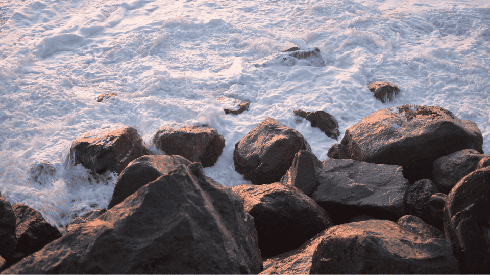 poema sobre eternidad memoria primigenia trascendencia transformación rocas