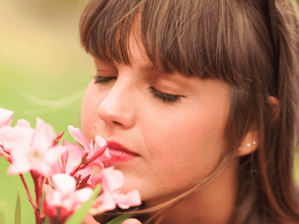 Me imaginas cercana como&nbsp;susurro