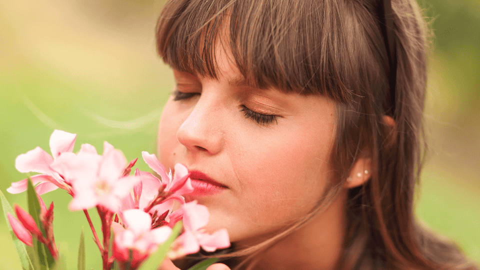 Me imaginas cercana como&nbsp;susurro